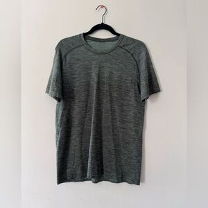 Lululemon Men’s Swiftly Tech Crewneck Short Sleeve Tee Size Medium Green EUC